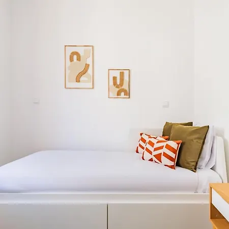 2br Cardiff With Balcony Apartment Lisbon