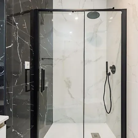 2br Cardiff With Balcony شقة *