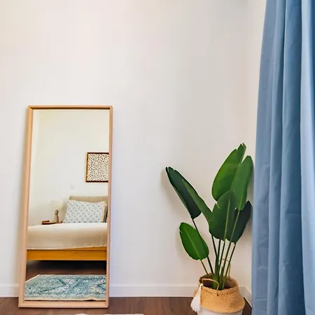 2br Cardiff With Balcony Apartment *